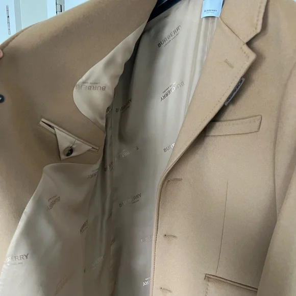 Burberry Beige/Tan Trench Coat Label Detail - Picture 11 of 16